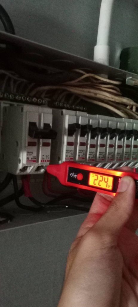 ตรวจเช็กเมนเบรกเกอร์ในตู้คอนซูมเมอร์