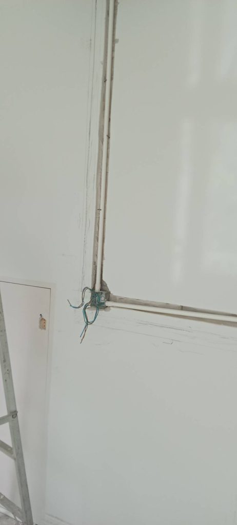 งานฝังท่อสายไฟ