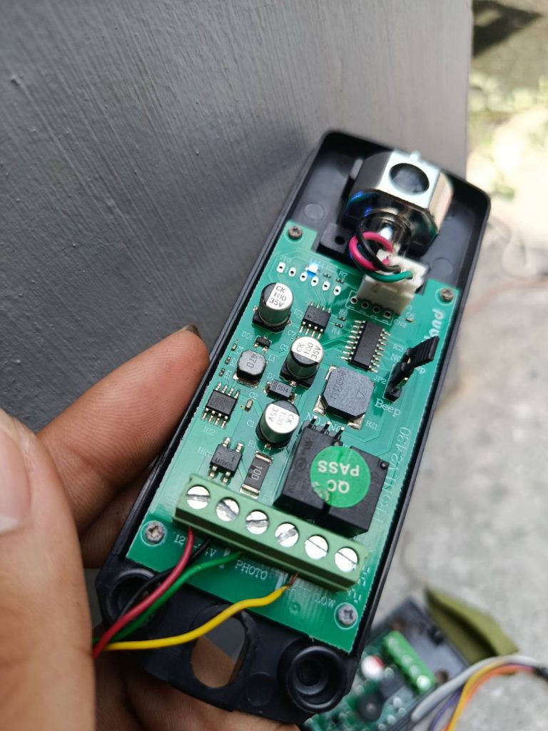 เซ็นเซอร์กันหนีบ