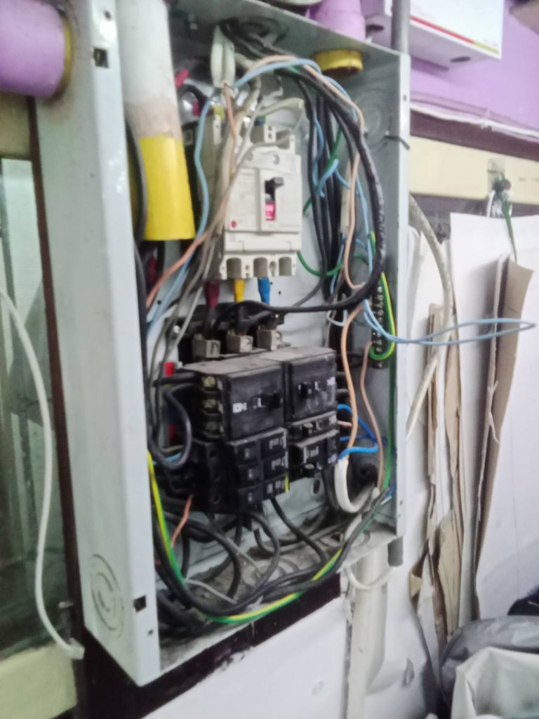 ตู้คอนซูมเมอร์