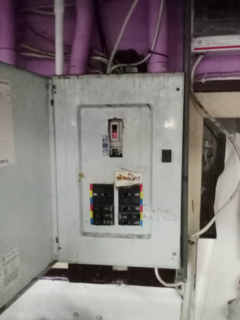 ตู้ไฟเก่า