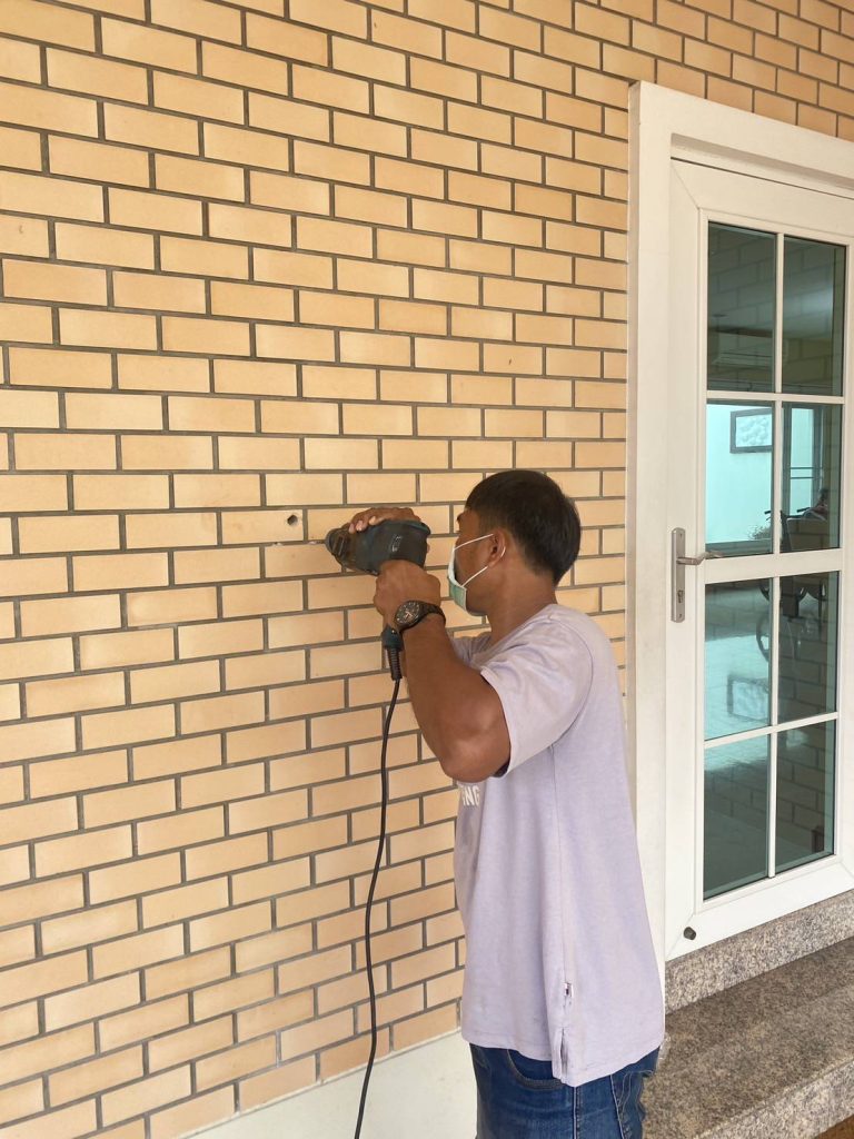 เจาะผนังเตรียมติดตั้ง