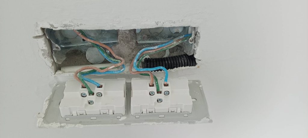 เช็กปลั๊กไฟ