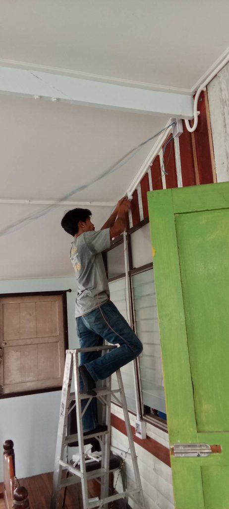 เดินท่อร้อยสายไฟ