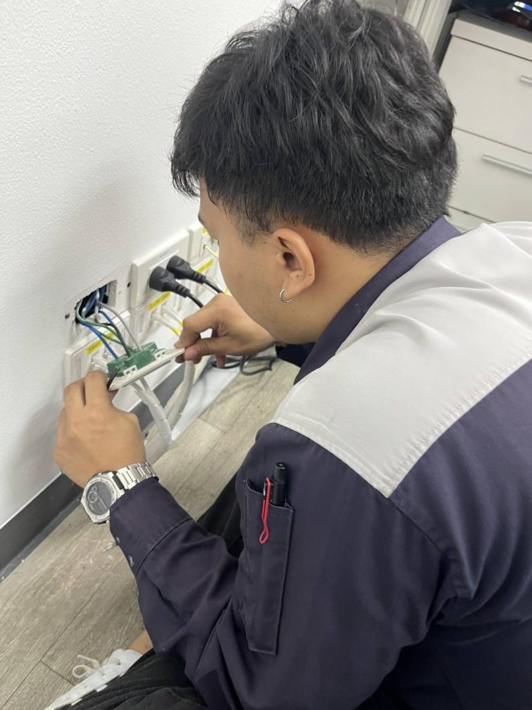 รื้อปลั๊กเช็กสายไฟ