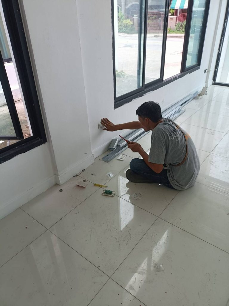 ติดตั้งปลั๊กไฟ