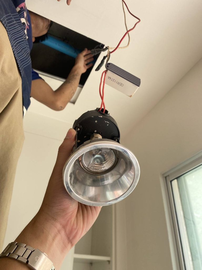 เช็กโคมไฟ