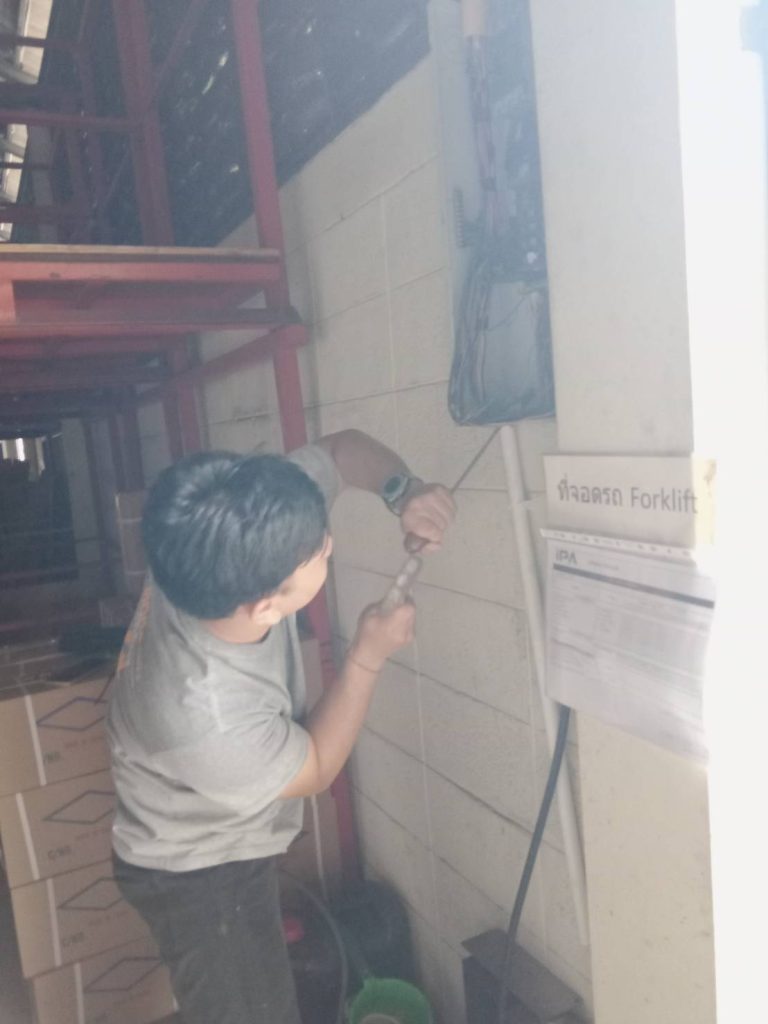 ช่างไฟฟ้า ซ่อมไฟหน้าตู้