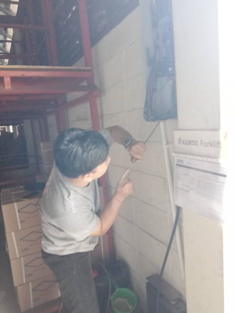 ช่างไฟฟ้า ซ่อมไฟหน้าตู้