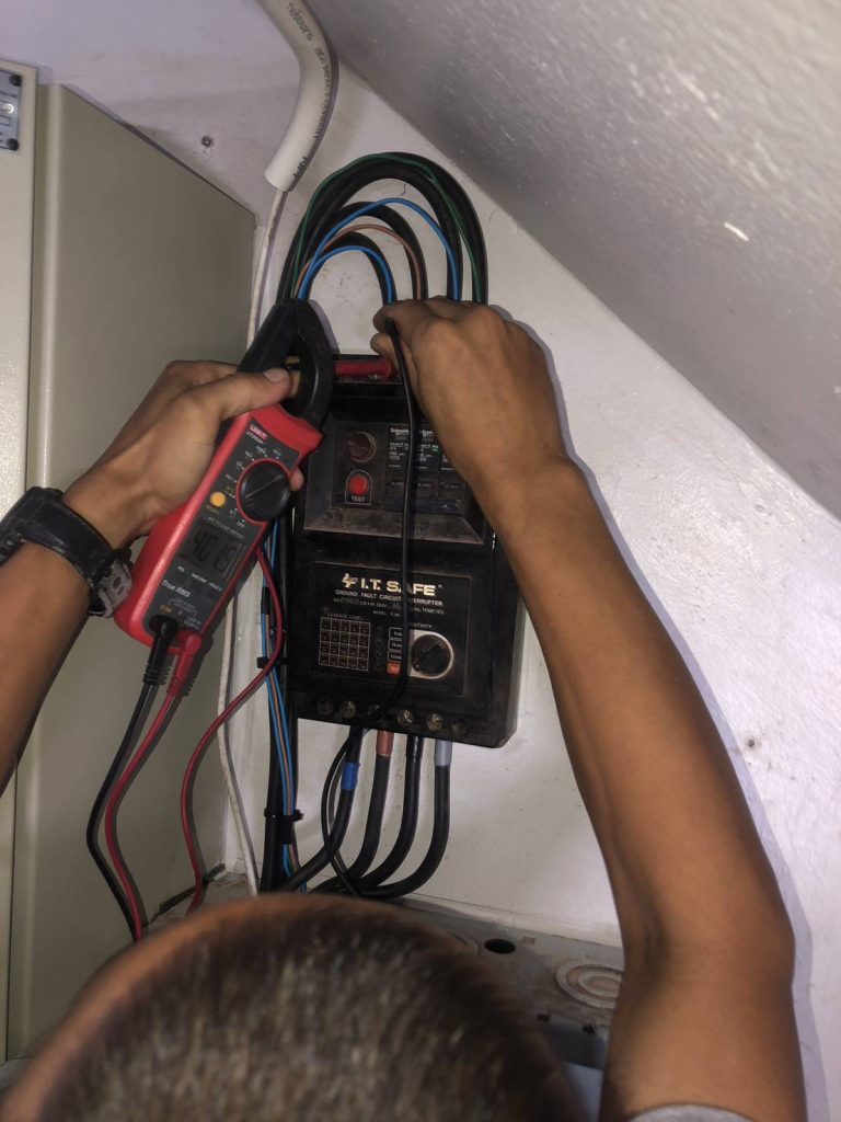 ตรวจเช็กระบบไฟ