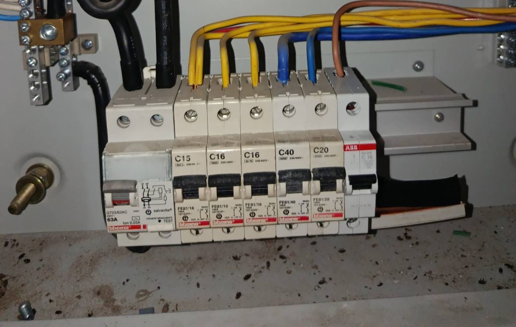 เซอร์กิตเบรกเกอร์