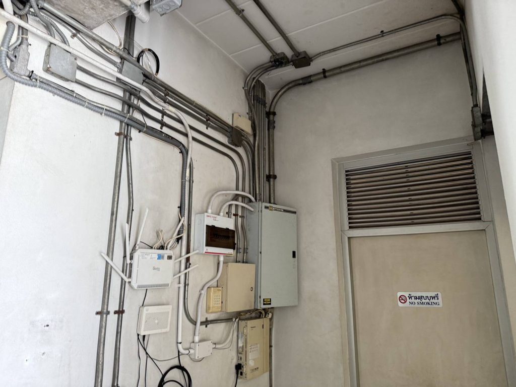 แผงควบคุมไฟ้ฟ้า