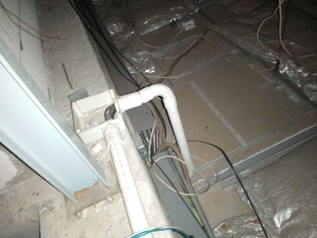 เดินสายไฟ