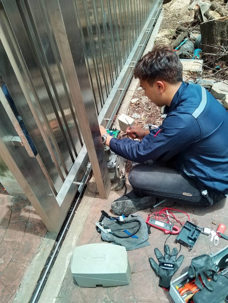 ติดตั้งมอเตอร์ประตูรีโมท