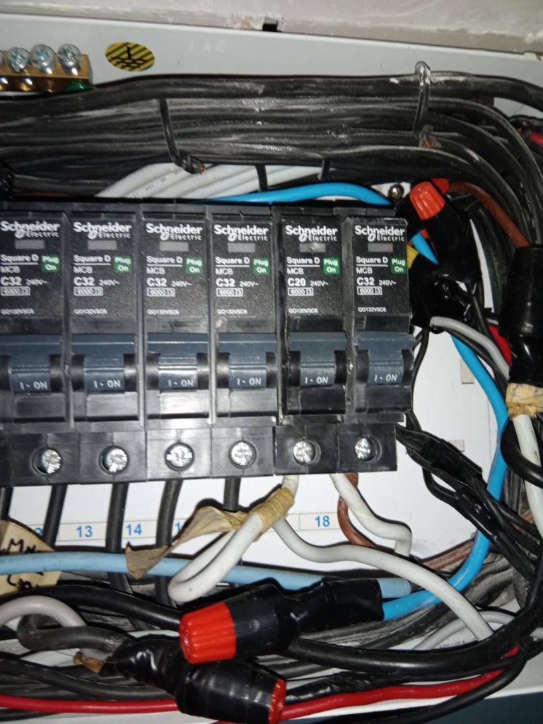 เซอร์กิตเบรกเกอร์