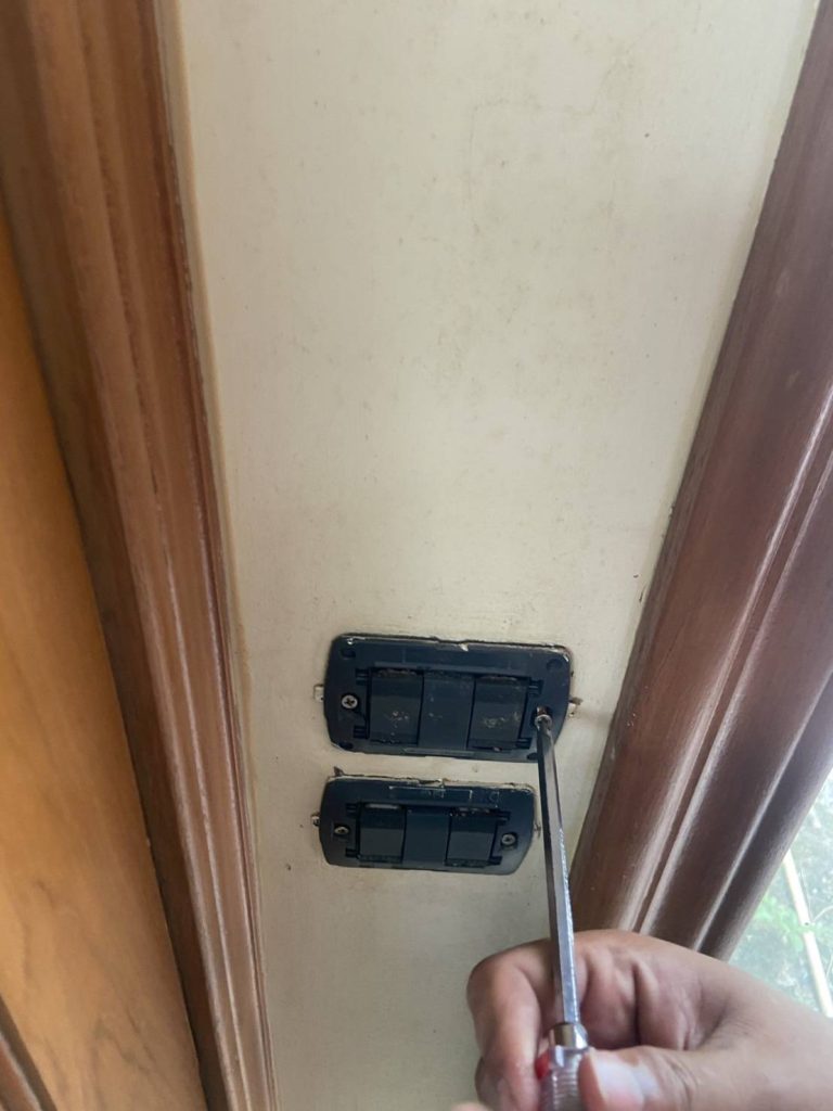 เปลี่ยนสวิตซ์ไฟใหม่