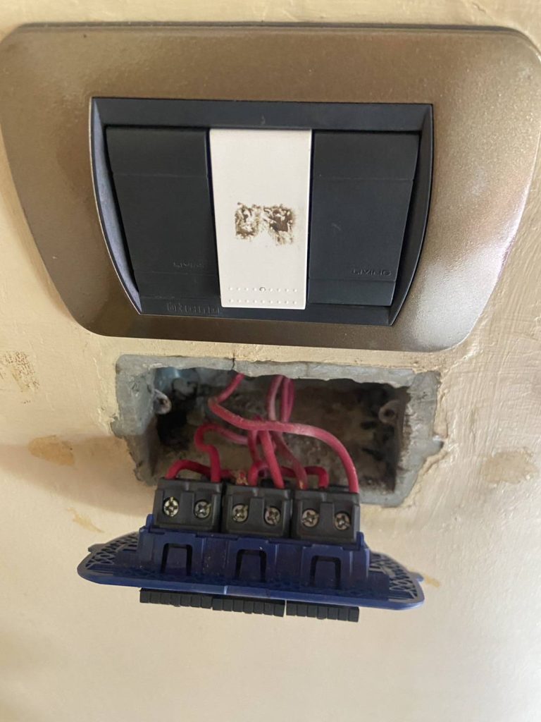 เปลี่ยนสวิตซ์ไฟใหม่