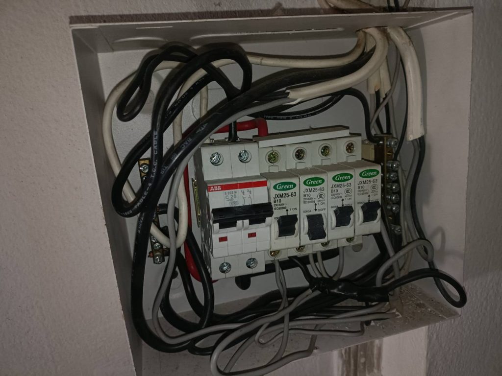 เบรกเกอร์