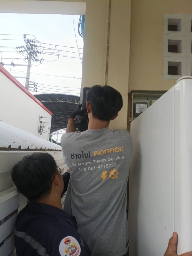 ต่อสายไฟเข้ามิเตอร์ไฟฟ้า