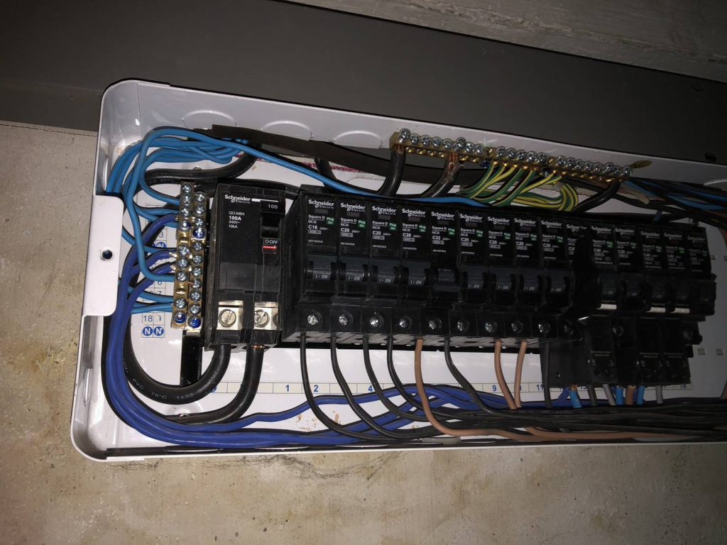 ตู้คอนซูมเมอร์