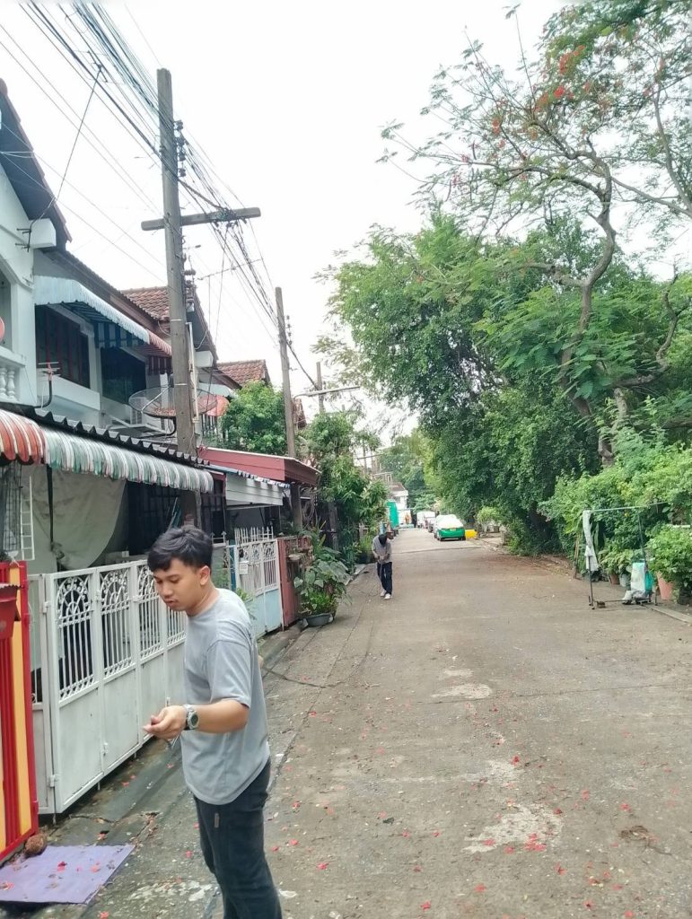 ช่างไฟฟ้าดึงสายเมน