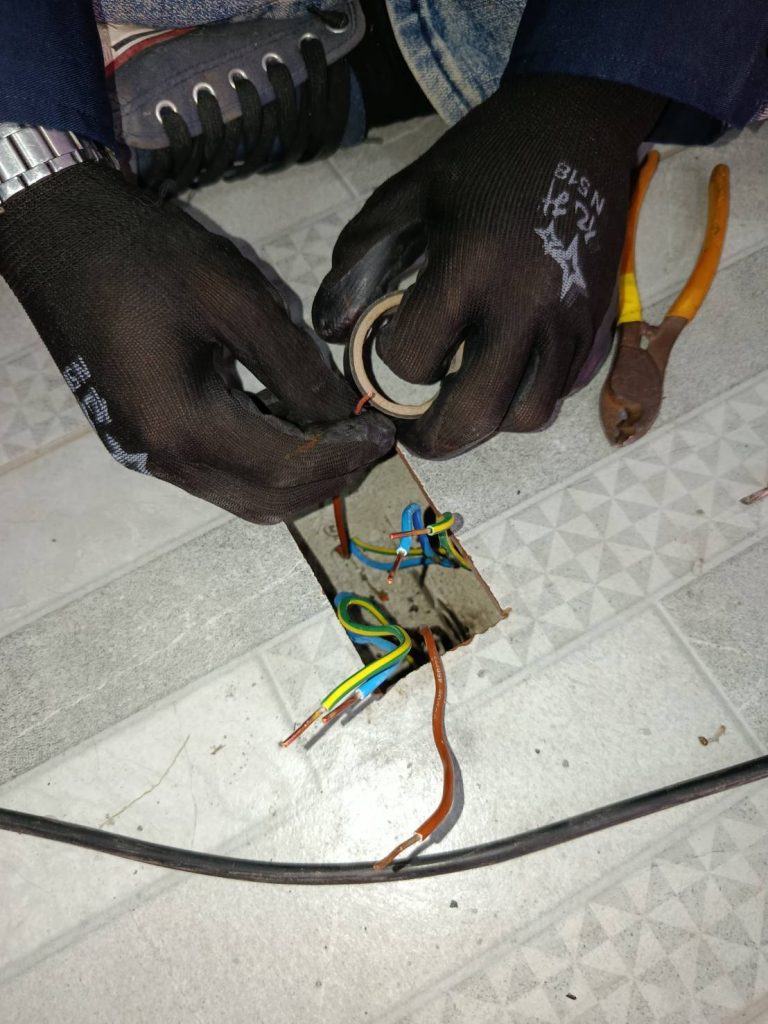 ซ่อมสายไฟ