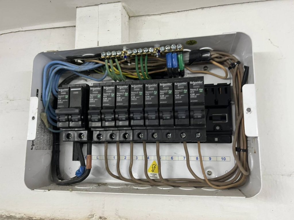 ตู้คอนซูมเมอร์