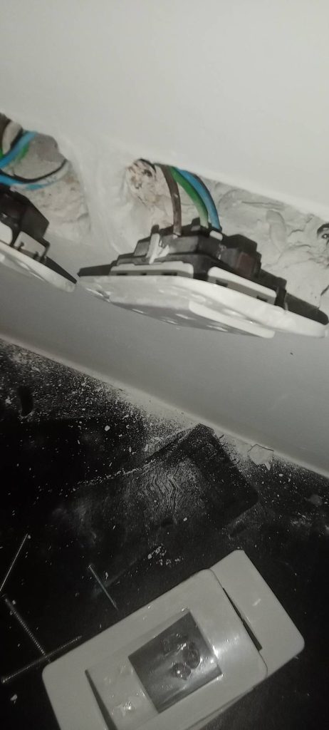 ติดตั้งปลั๊กไฟ