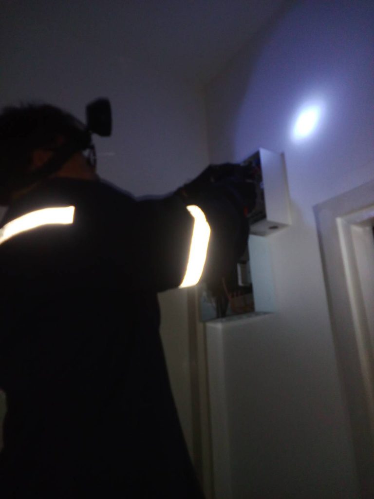 ซ่อมไฟหน้าตู้