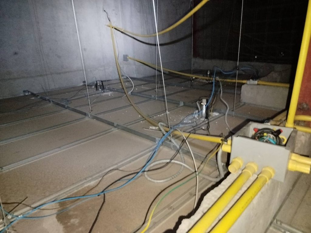 แนวสายไฟบนฝ้า