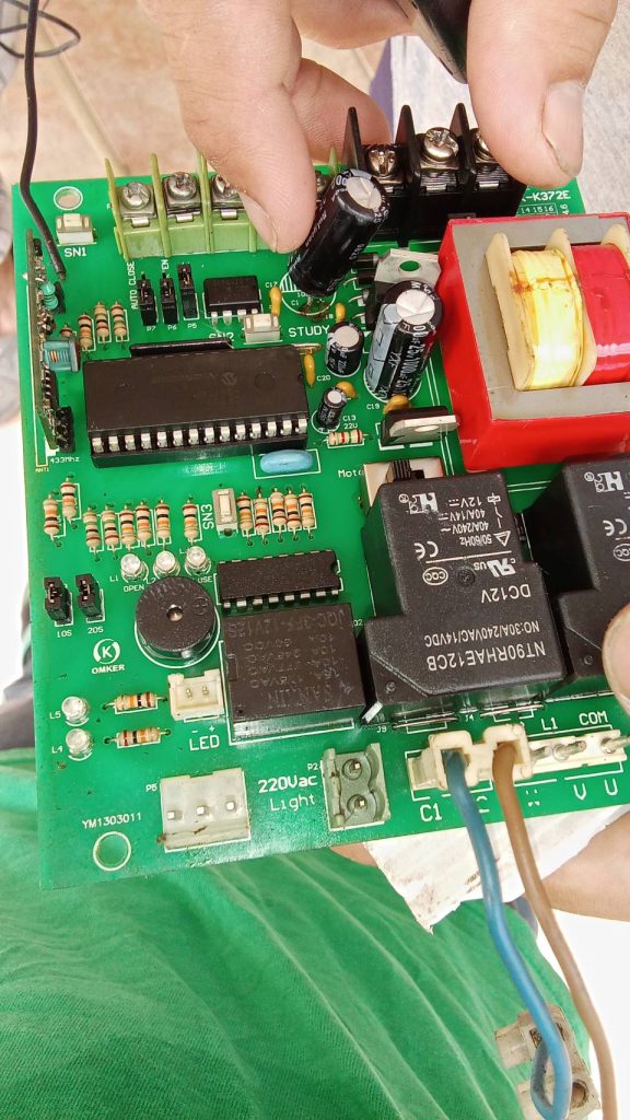 แผงวงจรมอเตอร์ประตูรีโมท