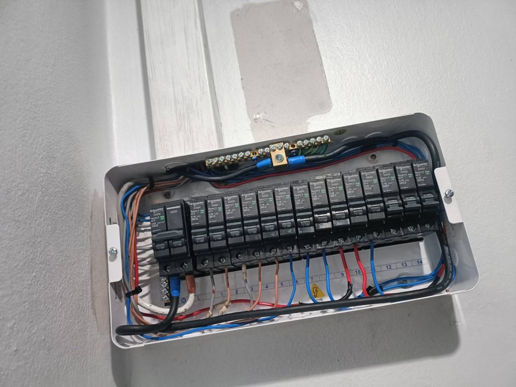 งานติดตั้งตู้คอนซูมเมอร์