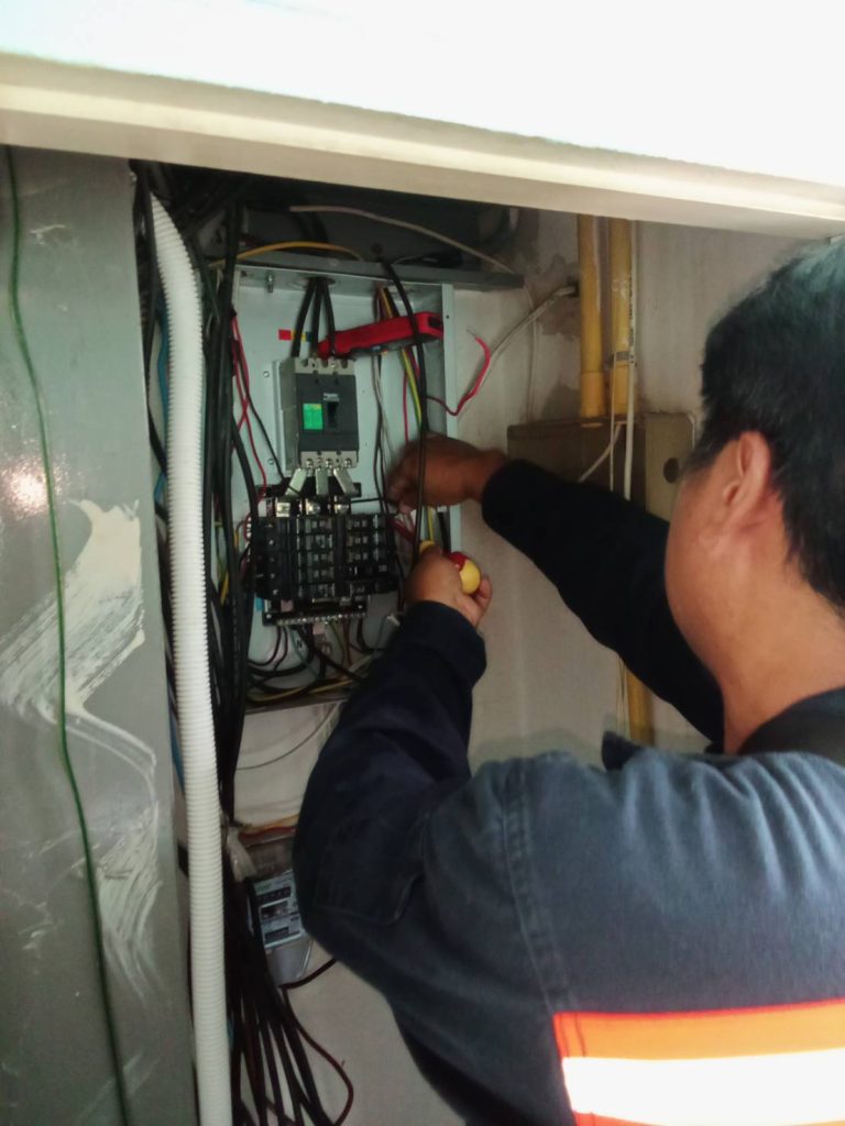 ตรวจเช็กตู้โหลดเซ็นเตอร์