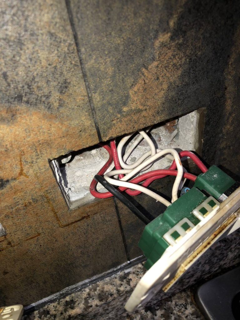 รื้อปลั๊กเช็กสายไฟ