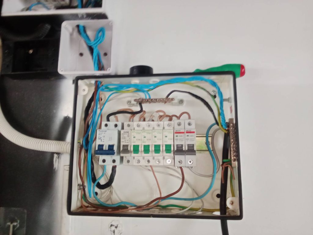 ตู้คอนซูมเมอร์