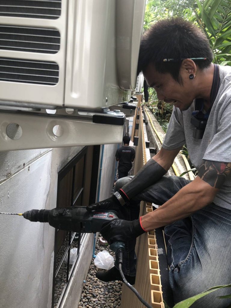 เจาะผนังเตรียมติดตั้ง