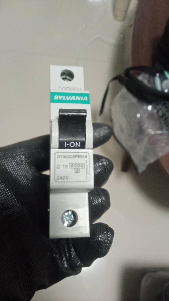 เบรกเกอร์