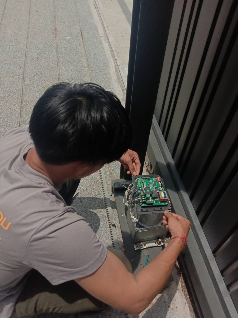 ติดตั้งมอเตอร์ประตูรีโมท