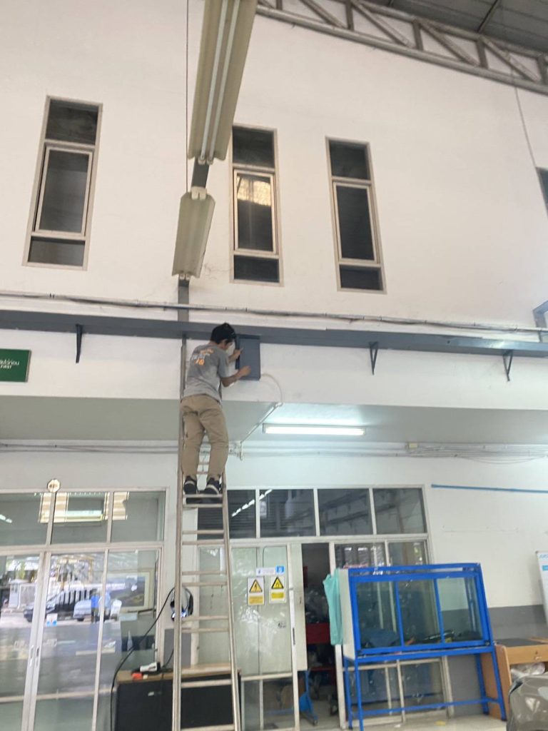 ติดตั้งหลอดไฟ LED 