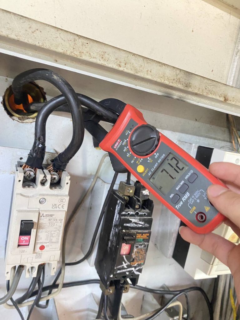 ช่างไฟฟ้า วัดไฟเมนเบรกเกอร์