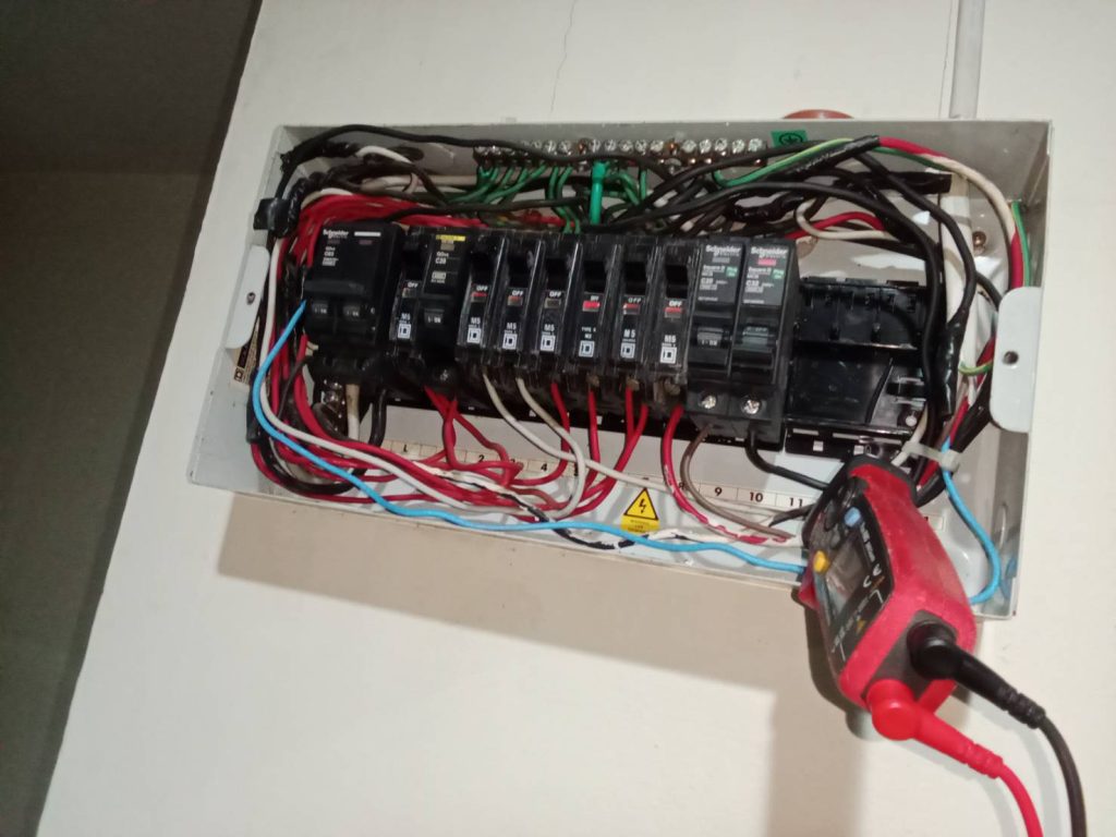 ตรวจเช็กเบรกเกอร์