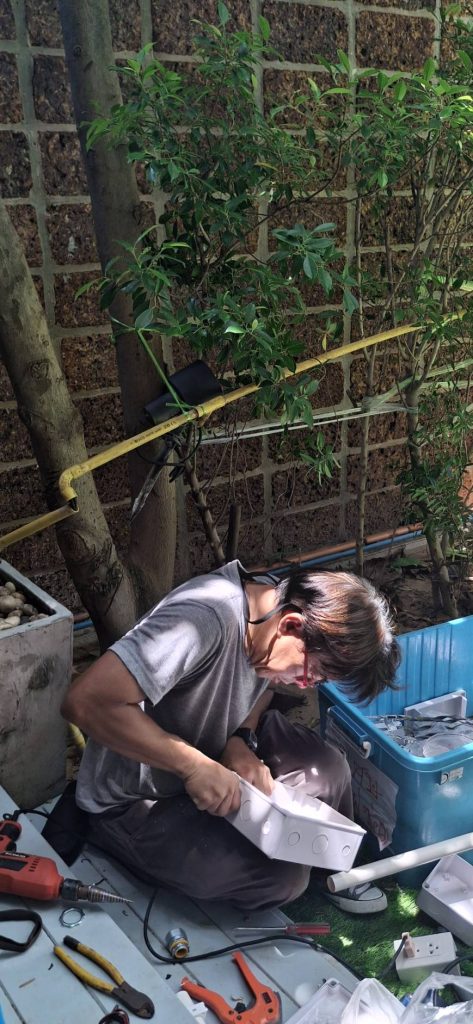 จัดเตรียมกล่องกันน้ำ