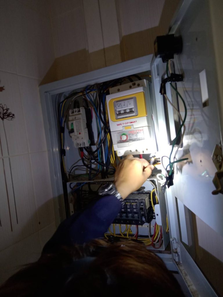 ตรวจเช็กตู้ไฟ