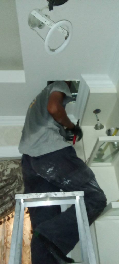 เปิดฝ้า ซ่อมไฟ