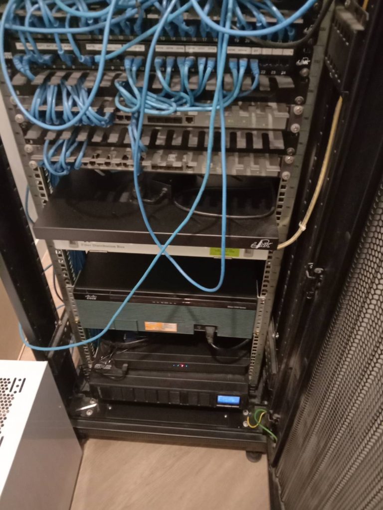 ตรวจเช็กระบบไฟฟ้าเครื่องServer