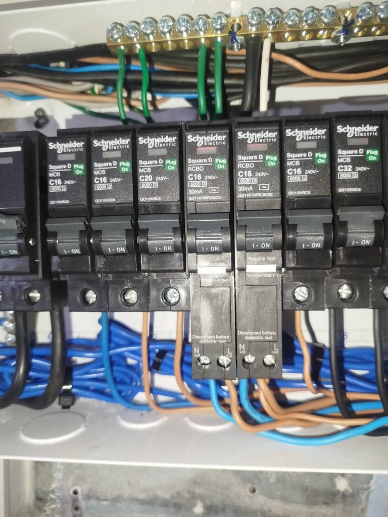 ตู้คอนซูมเมอร์