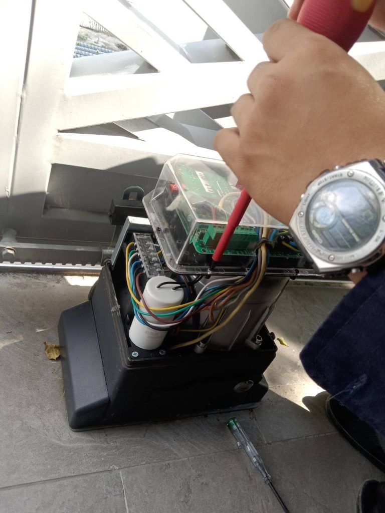 ติดตั้งมอเตอร์ประตูไฟฟ้า