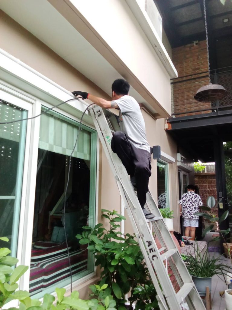 เดินท่อร้อยสายไฟ