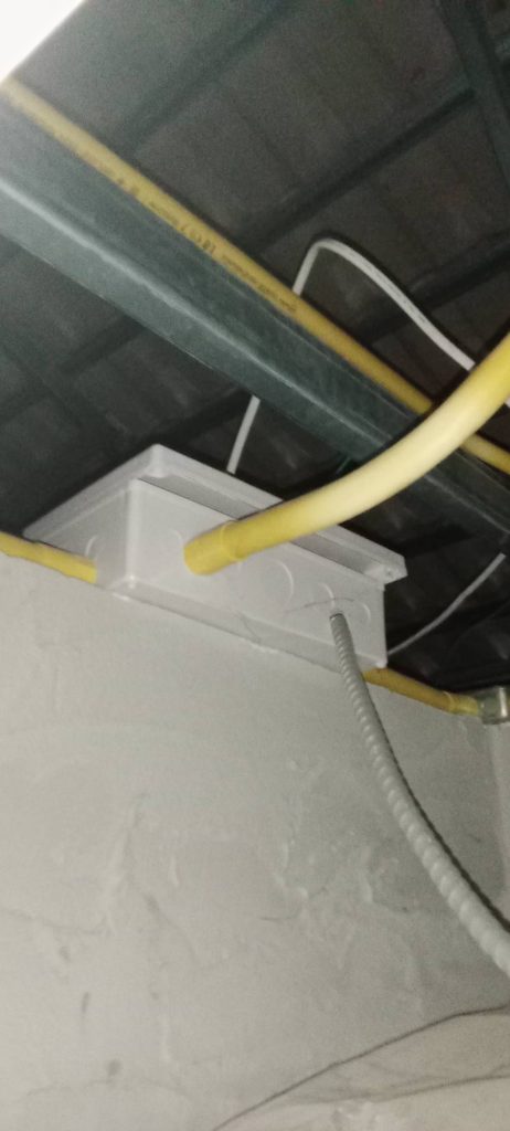 กล่องพักสายบนฝ้า