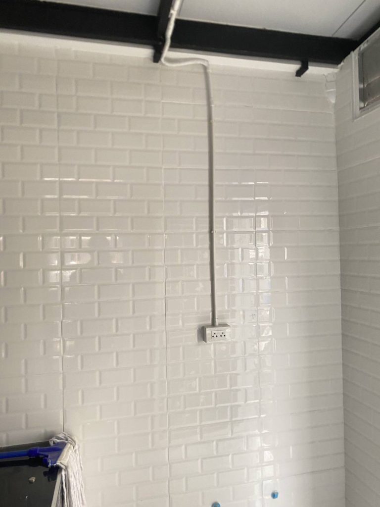 เดินสายจ่ายปลั๊ก